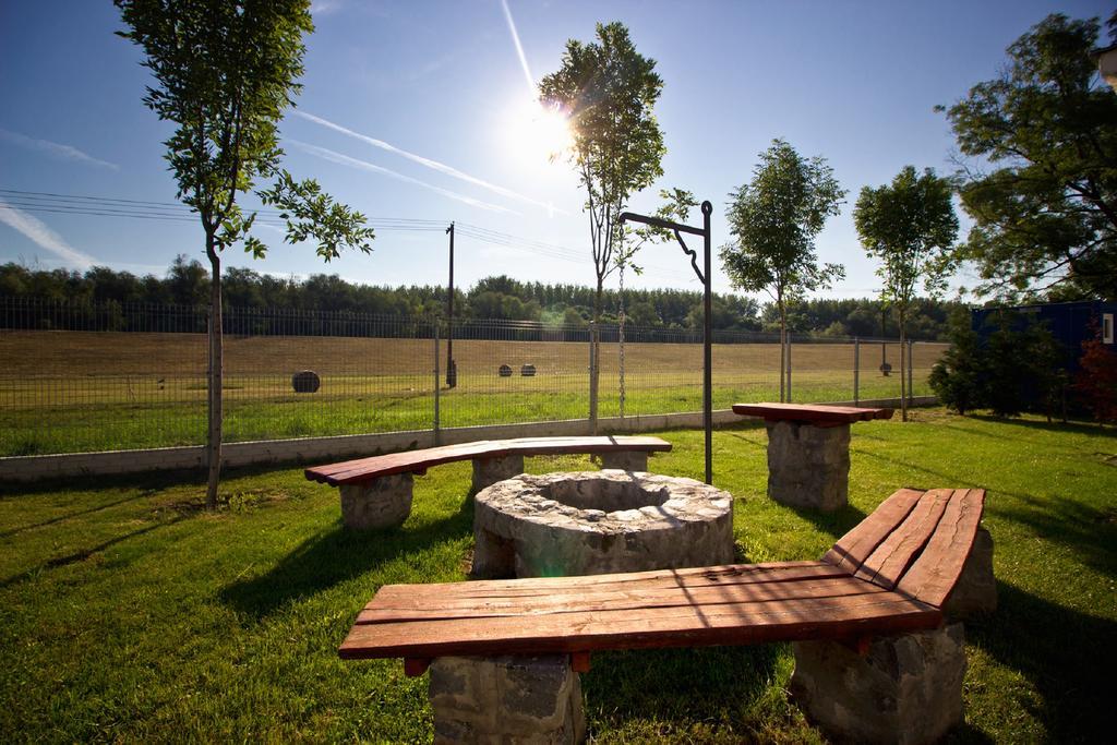 Gyevitur Apartman Algyo Esterno foto